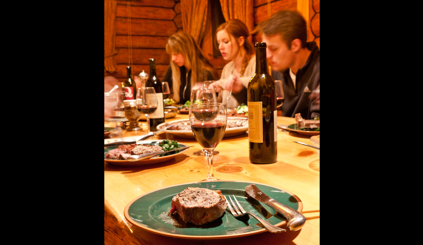 yosemite_gateway_chalet_vacation_rental_california_dining_room_gallery_3