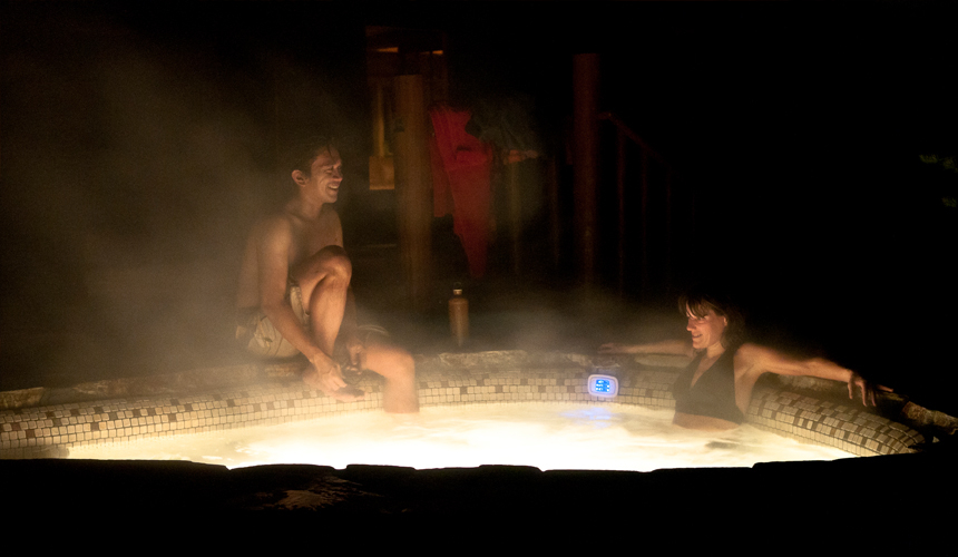 yosemite_gateway_chalet_vacation_rental_california_outdoor_hydrotherapy_pool_gallery_1